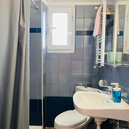 Anthonys Rooftop Apartment *